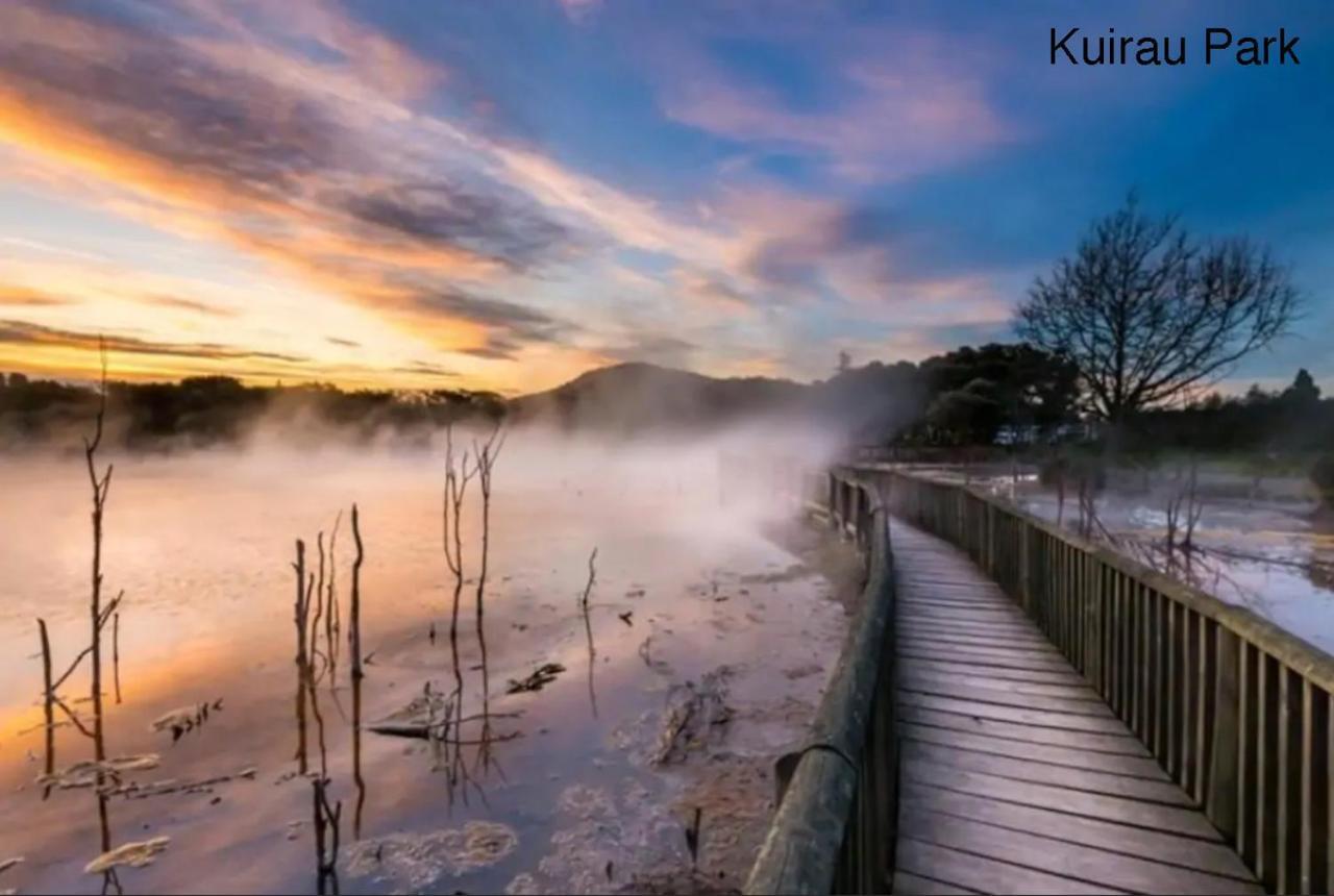 Water'S Edge City Retreat Rotorua Eksteriør bilde